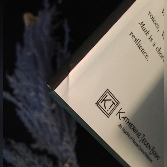 The Fates Divide - Signed First Edition - By Veronica Roth - Hardcover - Picture 14 of 15